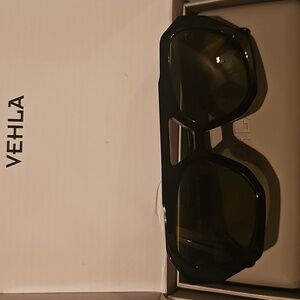 UNISEX Vehla Dark Frame RIVER Black/Khaki Sunglasses